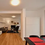 Lejlighed Efi Holzova 28 *