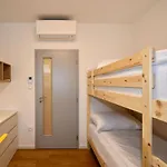 Efi Holzova 28 Lejlighed *