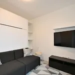 Efi Holzova 28 Lejlighed