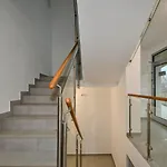 Lejlighed Efi Holzova 28 *
