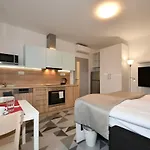 Lejlighed Efi Holzova 28 *