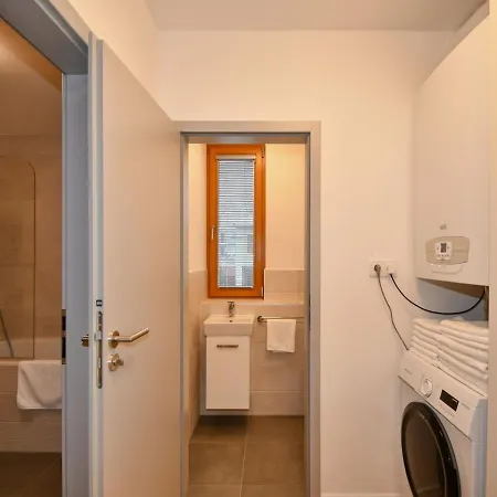 Efi Holzova 28 Apartment Brno