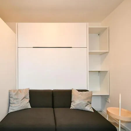 Apartment Efi Holzova 28