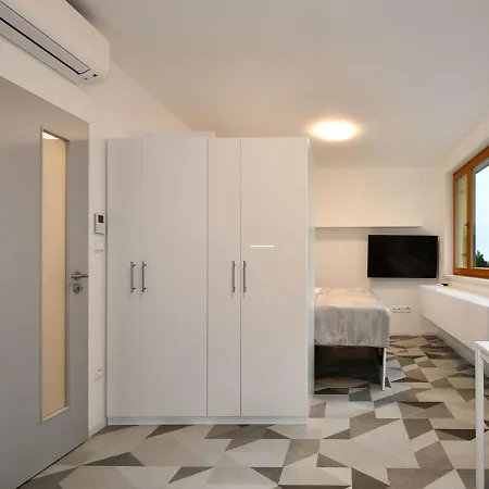 Efi Holzova 28 Apartment Brno