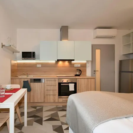 Efi Holzova 28 Apartment