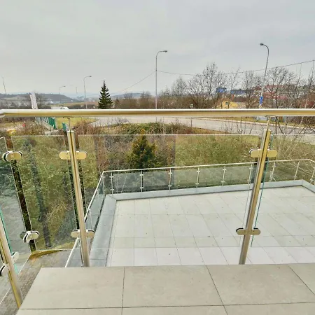 Apartment Efi Holzova 28 *