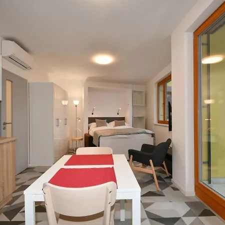 Efi Holzova 28 Apartment Brno