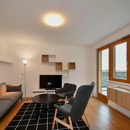 Efi Holzova 28 Apartman