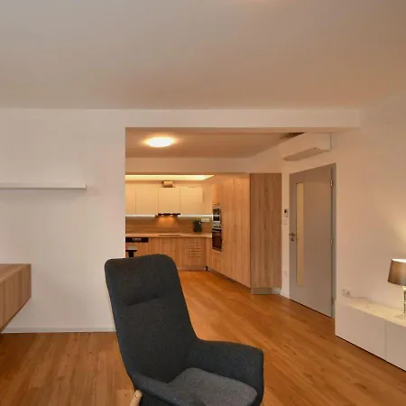 Apartman Efi Holzova 28