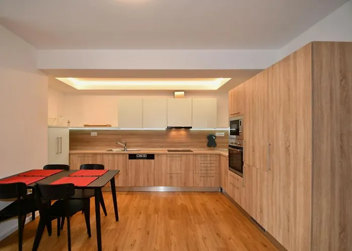 Apartman Efi Holzova 28 *