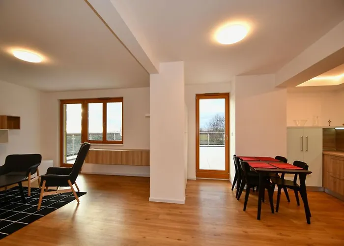 Efi Holzova 28 Apartman