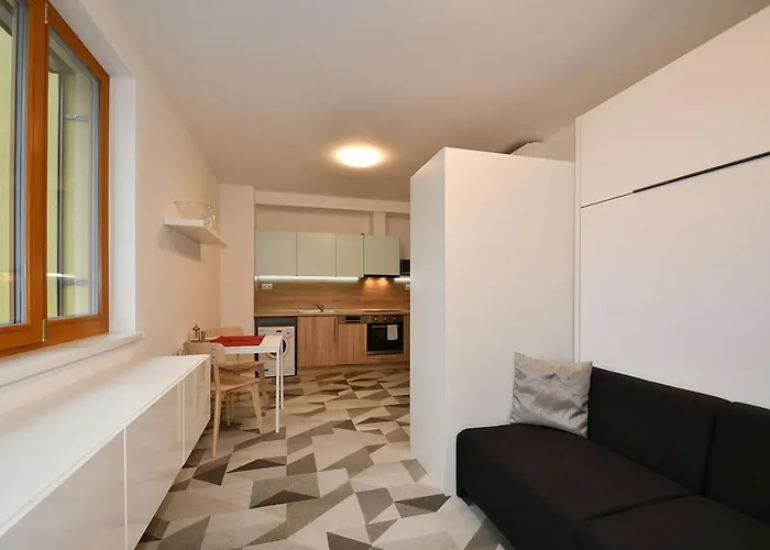 Efi Holzova 28 Apartman