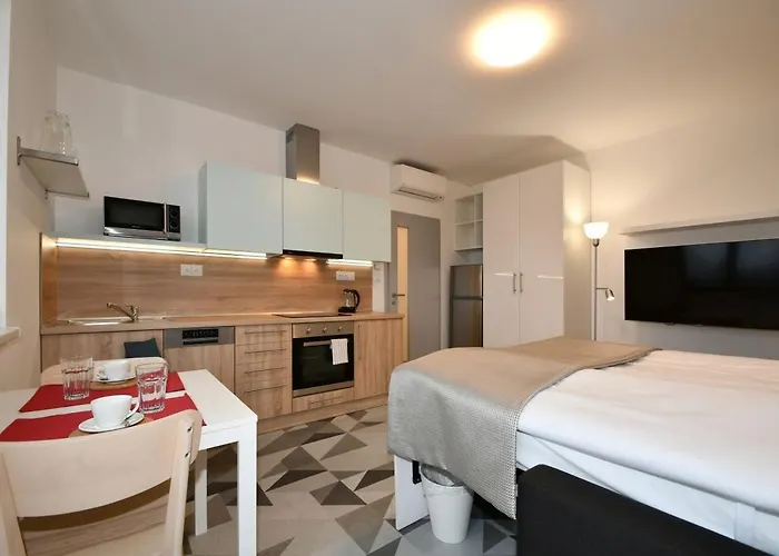Apartman Efi Holzova 28 *