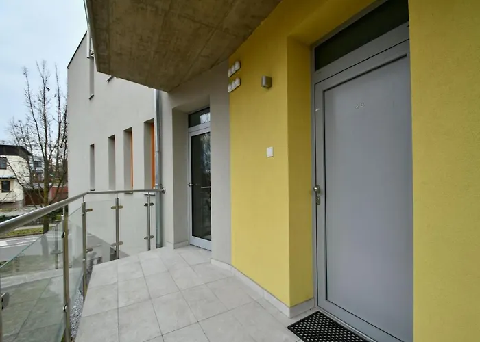 Efi Holzova 28 * Brünn (Brno)